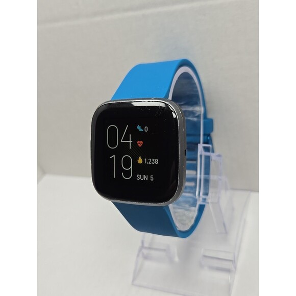 Fitbit Versa 2 Smartwatch Gray 40mm Alexa WR50M Always On Display W/ Charger - Picture 2 of 11